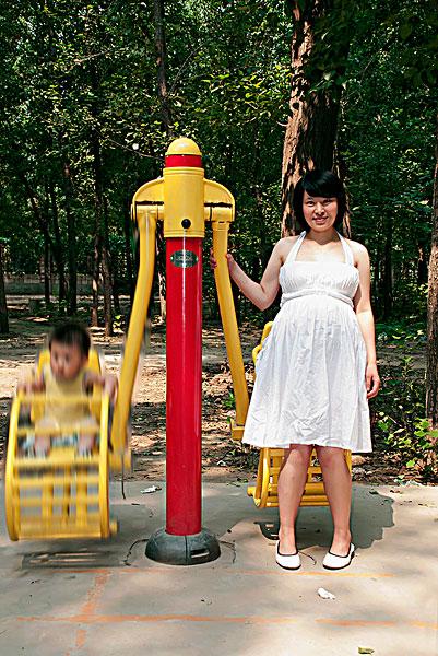 四个月代孕妈妈宝宝玩什么